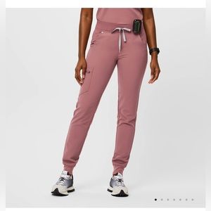Figs Jamora jogger scrub pants in Mauve